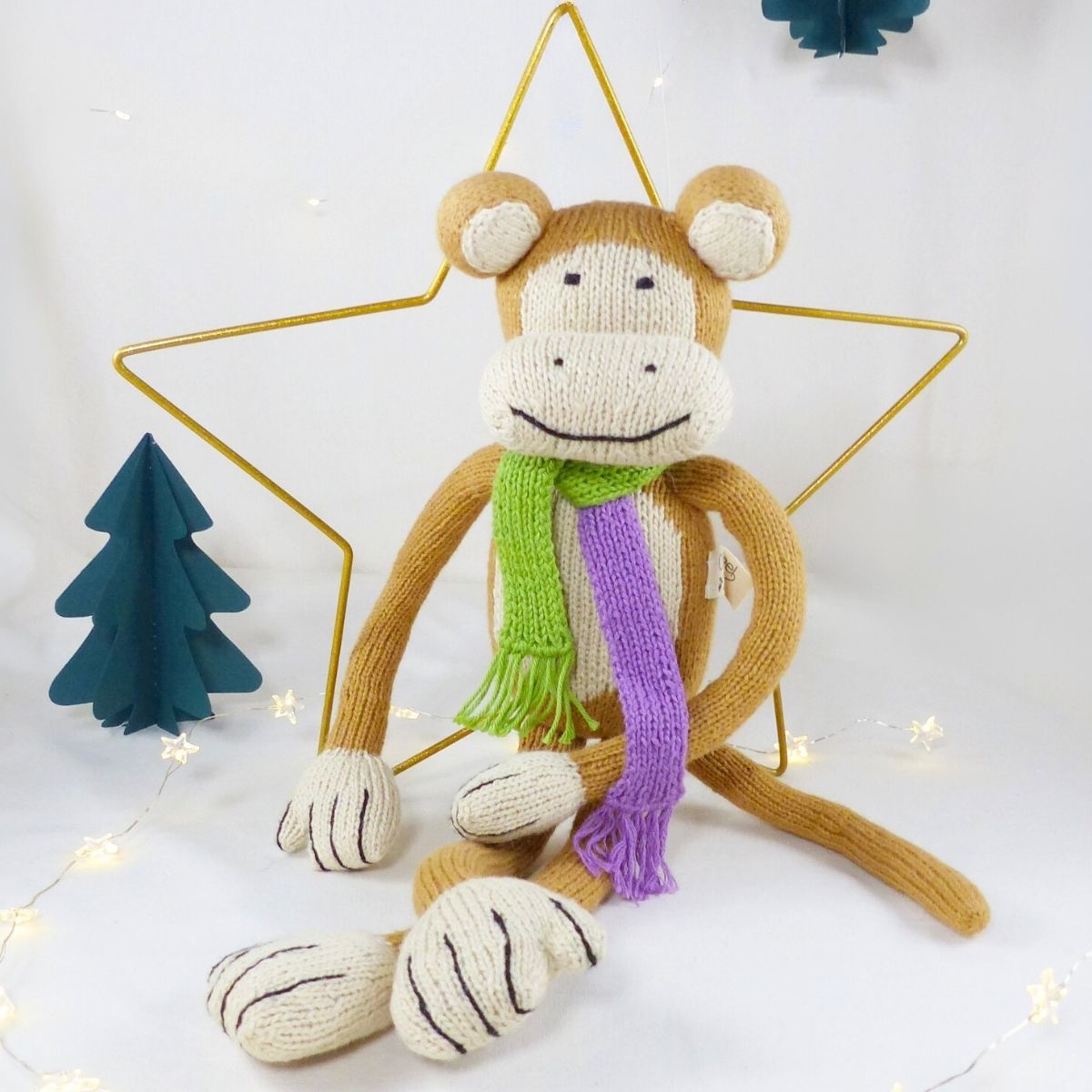 Handgestrickter Bio Kuscheltier Affe aus fairer Tanguis Bio-Baumwolle – weiches Stofftier für Babys und Kinder, hypoallergen und nachhaltig.