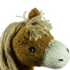 Das Bild zeigt den Kopf eines braunen Kuscheltier-Pferdes