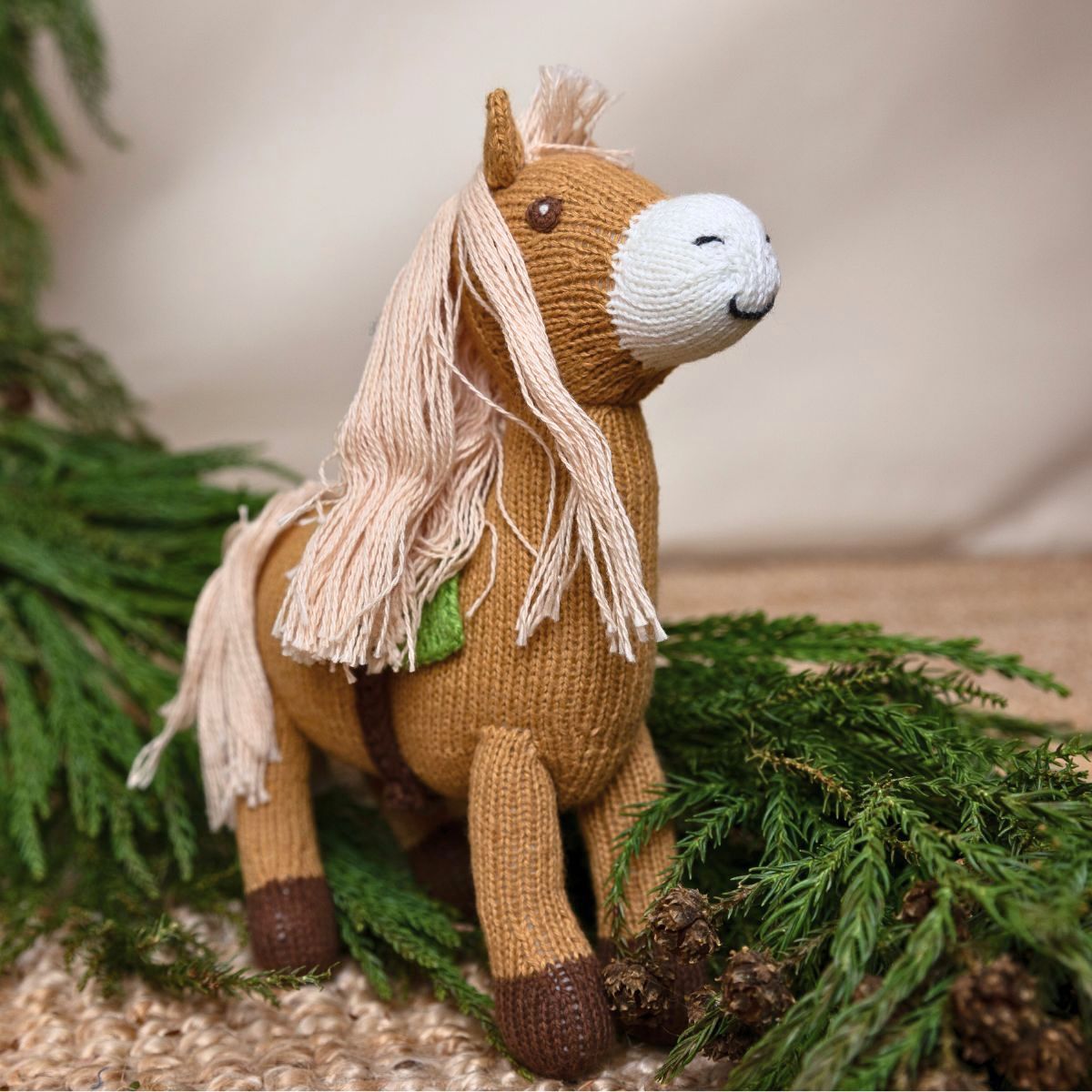 Bio Kuscheltier Pferd „Stormy“ – handgestrickt aus Bio-Baumwolle