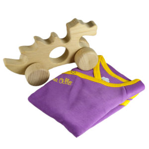 Chill n Feel - Babygeschenk Pima Wickelbody lila u. Holzspielzeug Drache (3)