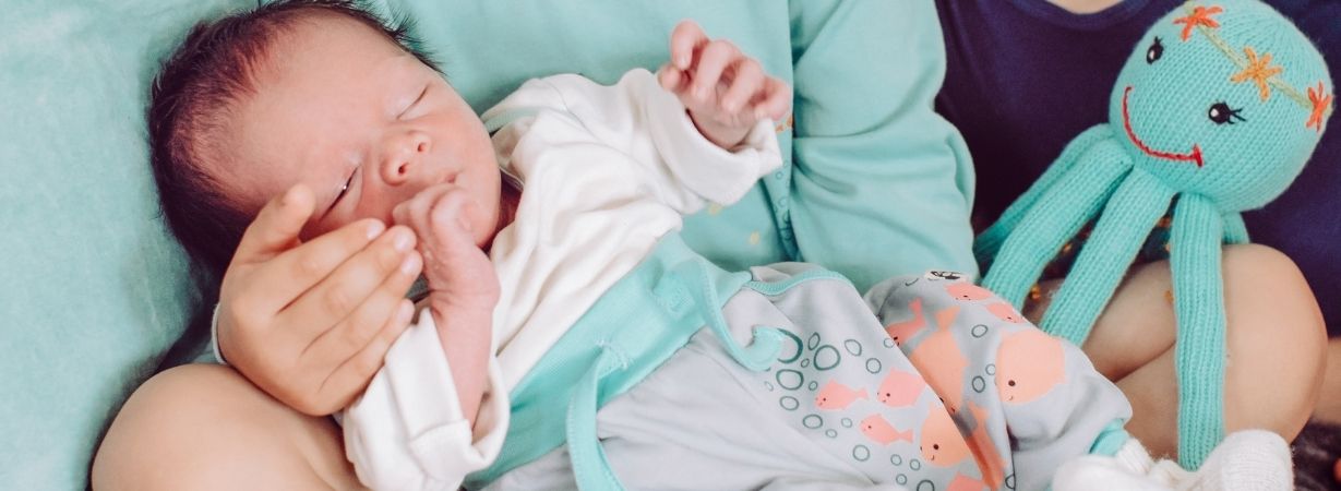 Minimalistische Säuglingspflege und Pima Erstausstattung