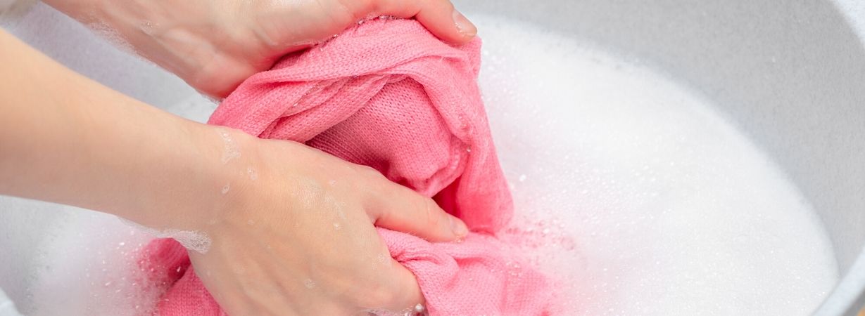 Babykleidung waschen und richtig aufbewahren