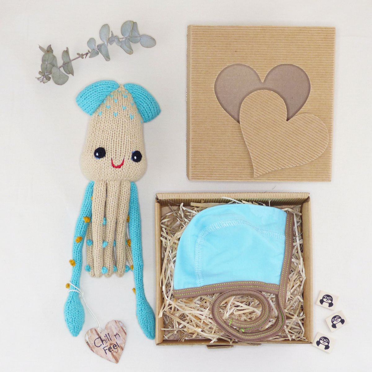 Geschenk für Frühchen: Herzbox mit Kuschel-Kalmar und Häubchen