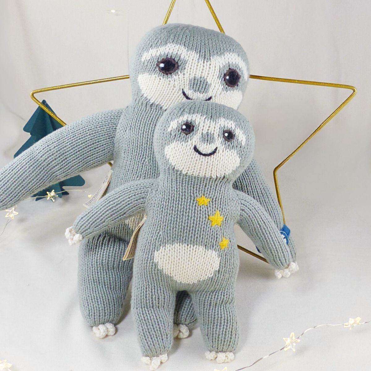 Faultier Kuscheltier Set aus Bio-Baumwolle – großes und kleines Faultier handgestrickt