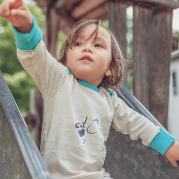 Langarmshirt mit Kratzschutz bei Neurodermitis