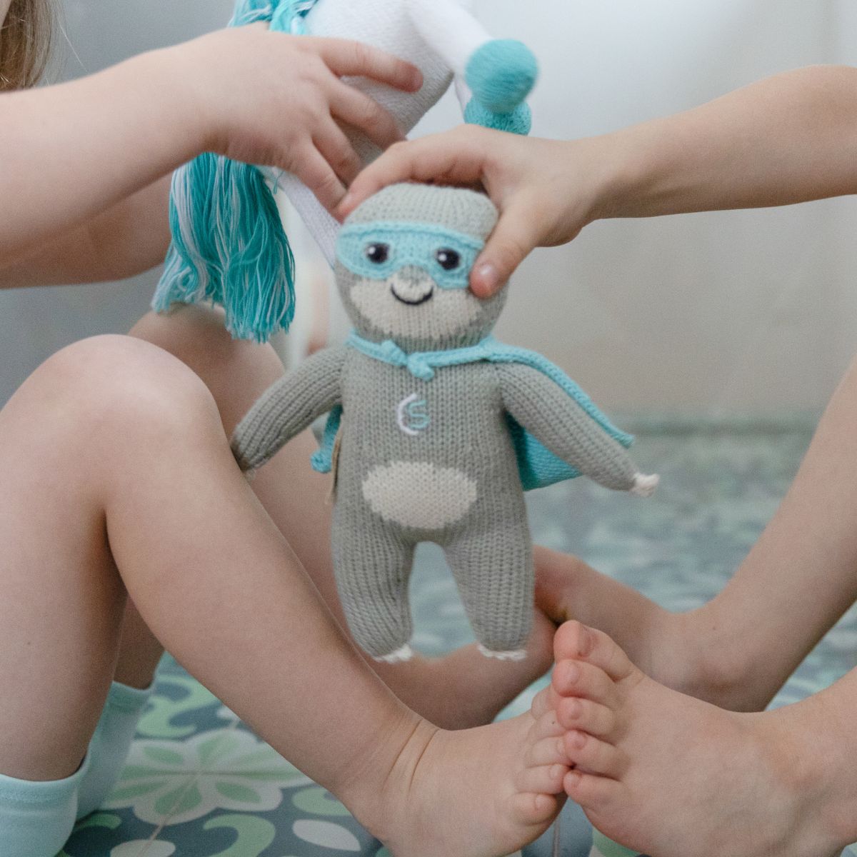 Faultier Superheld Kuscheltier aus Biobaumwolle (1)