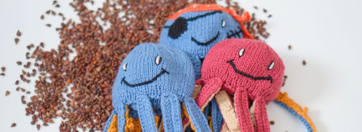 Drei FüllMich Oktopusse als Wärmekissen für Frühchen mit herausnehmbaren Traubenkernkissen