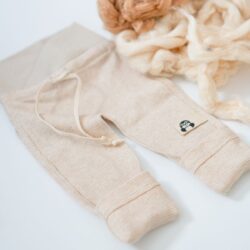 Frühchen Hose aus weicher Bio Pima Baumwolle in Beige mit umklappbaren Bündchen und Zugband