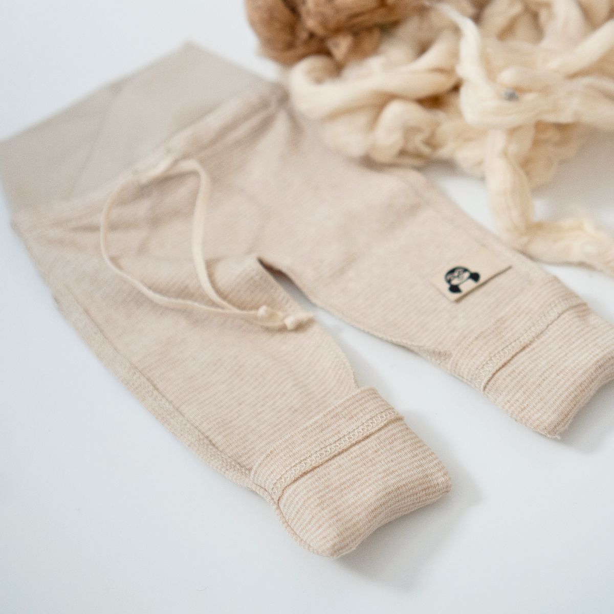 Weiche Frühchenhose mit Nabelbund aus Bio-Baumwolle für Neugeborene