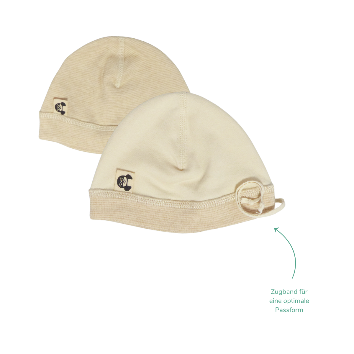 Zwei Frühchen Mützen aus Bio-Baumwolle in Beige, eine mit sichtbarem Zugband zur Größenanpassung