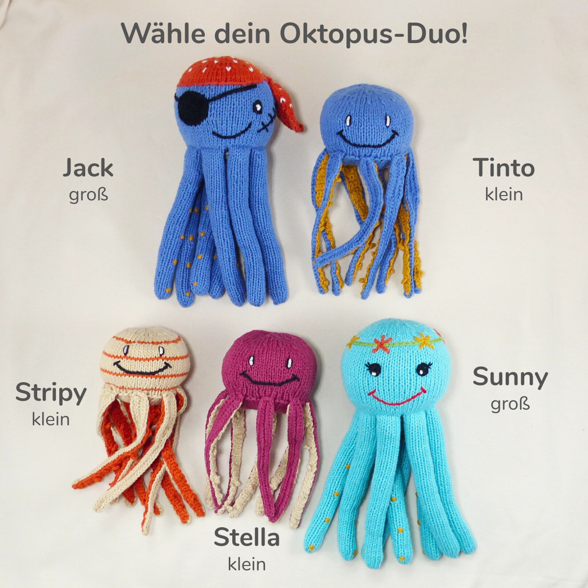 Zwei blaue handgemachte Oktopus-Kuscheltiere aus Bio-Baumwolle als Geschwistergeschenk