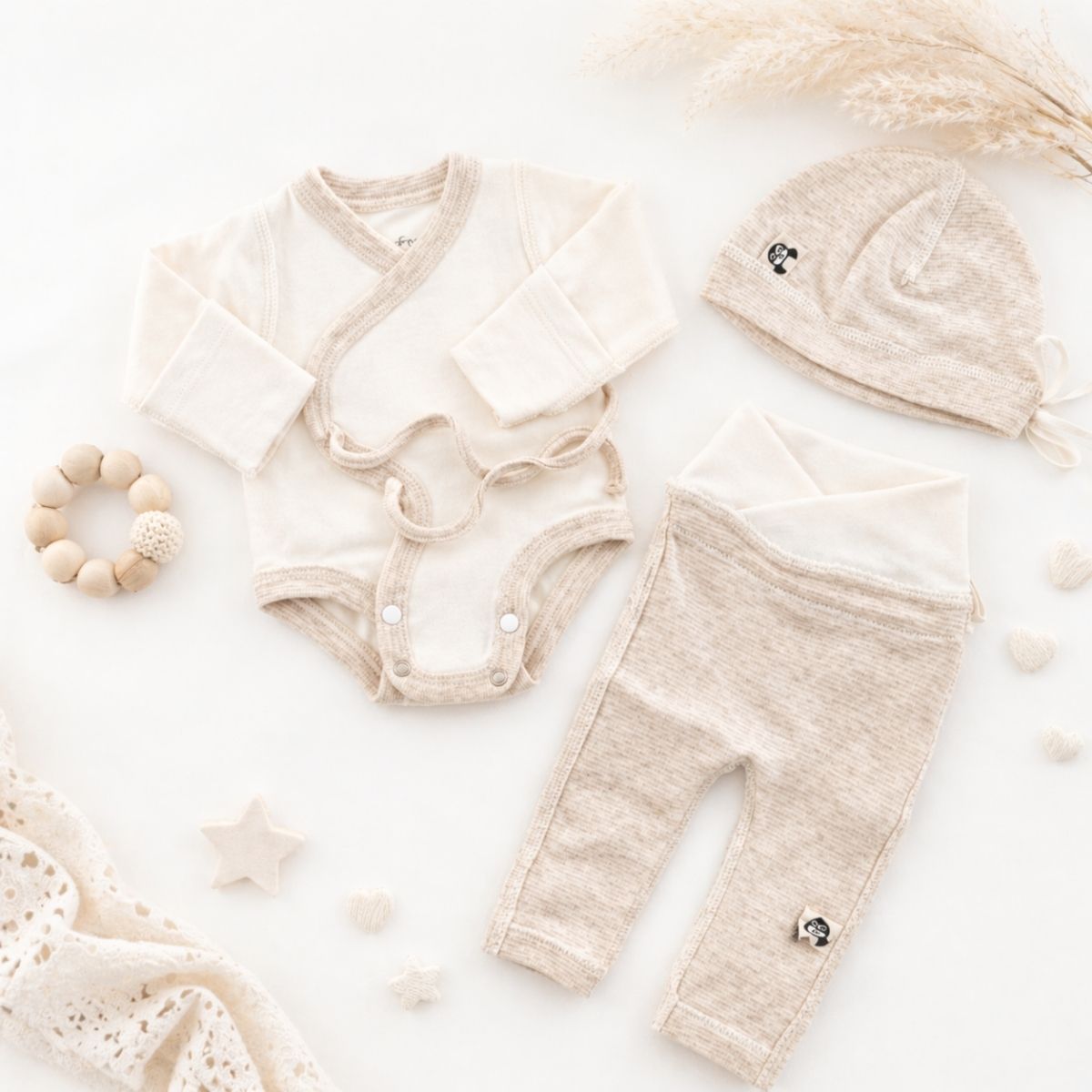 Babyerstausstattung für Frühchen und Neugeborene aus Bio-Baumwolle mit Wickelbody, Babyhose und Mütze