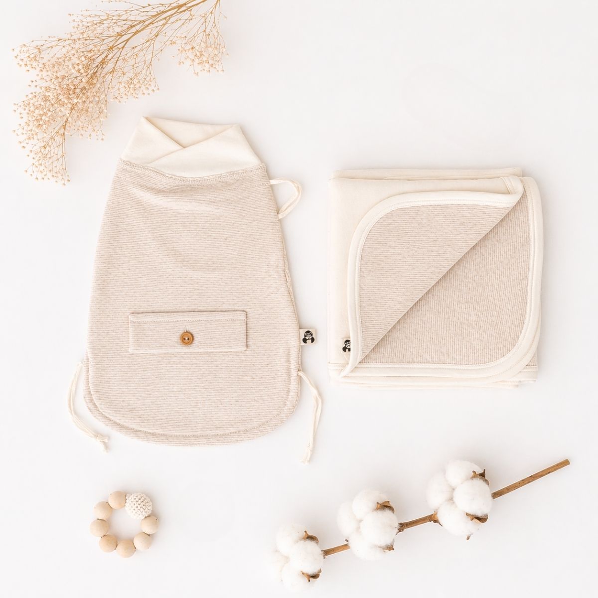Erstlingsausstattung Set für Babys aus Bio Baumwolle mit Strampelsack und Babydecke in naturfarben