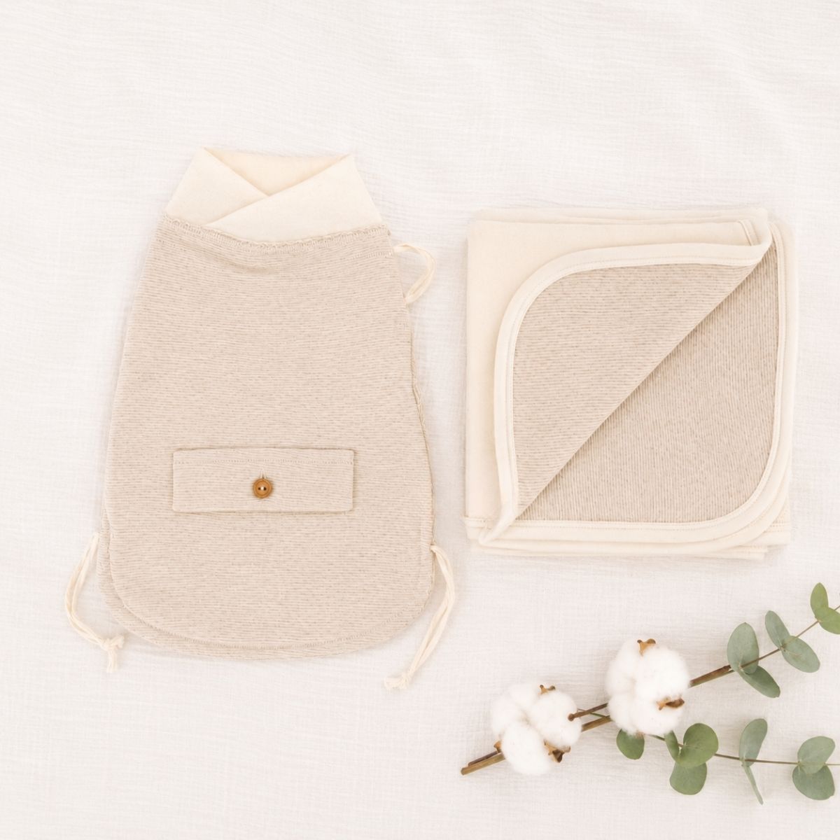 Erstlingsausstattung Set aus Pima Baumwolle mit Strampelsack und Babydecke in Naturbeige