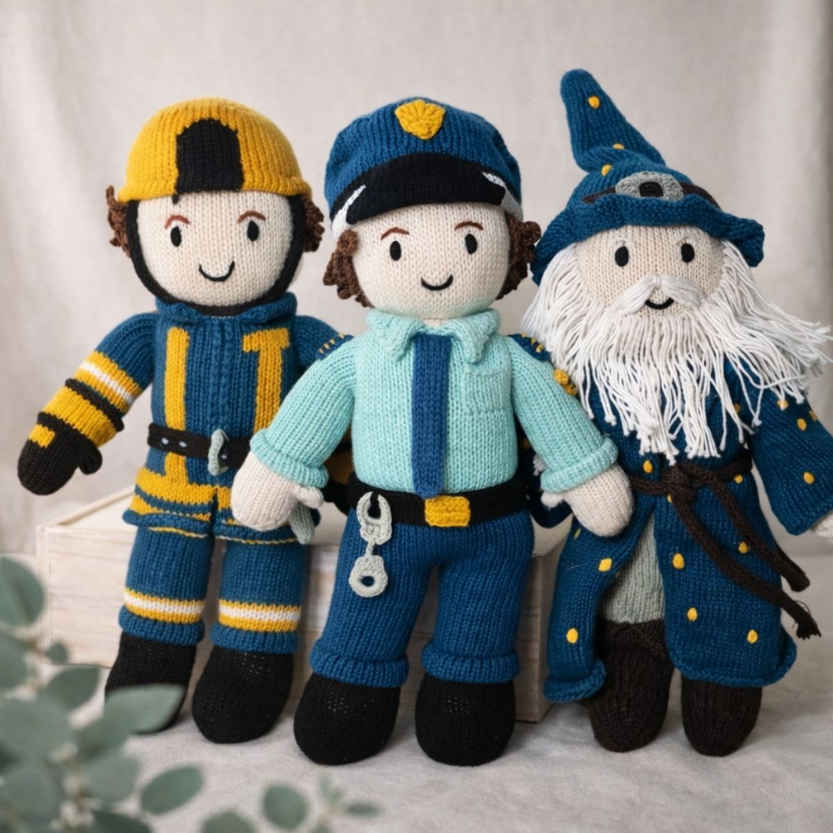 Handgemachte Bio Stoffpuppen Feuerwehrmann Polizist und Zauberer für Kinder aus Baumwolle