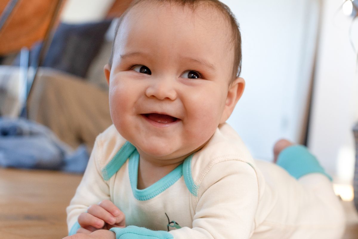 Neurodermitis Baby Gesicht – empfindliche Babyhaut braucht besonders sanfte Kleidung