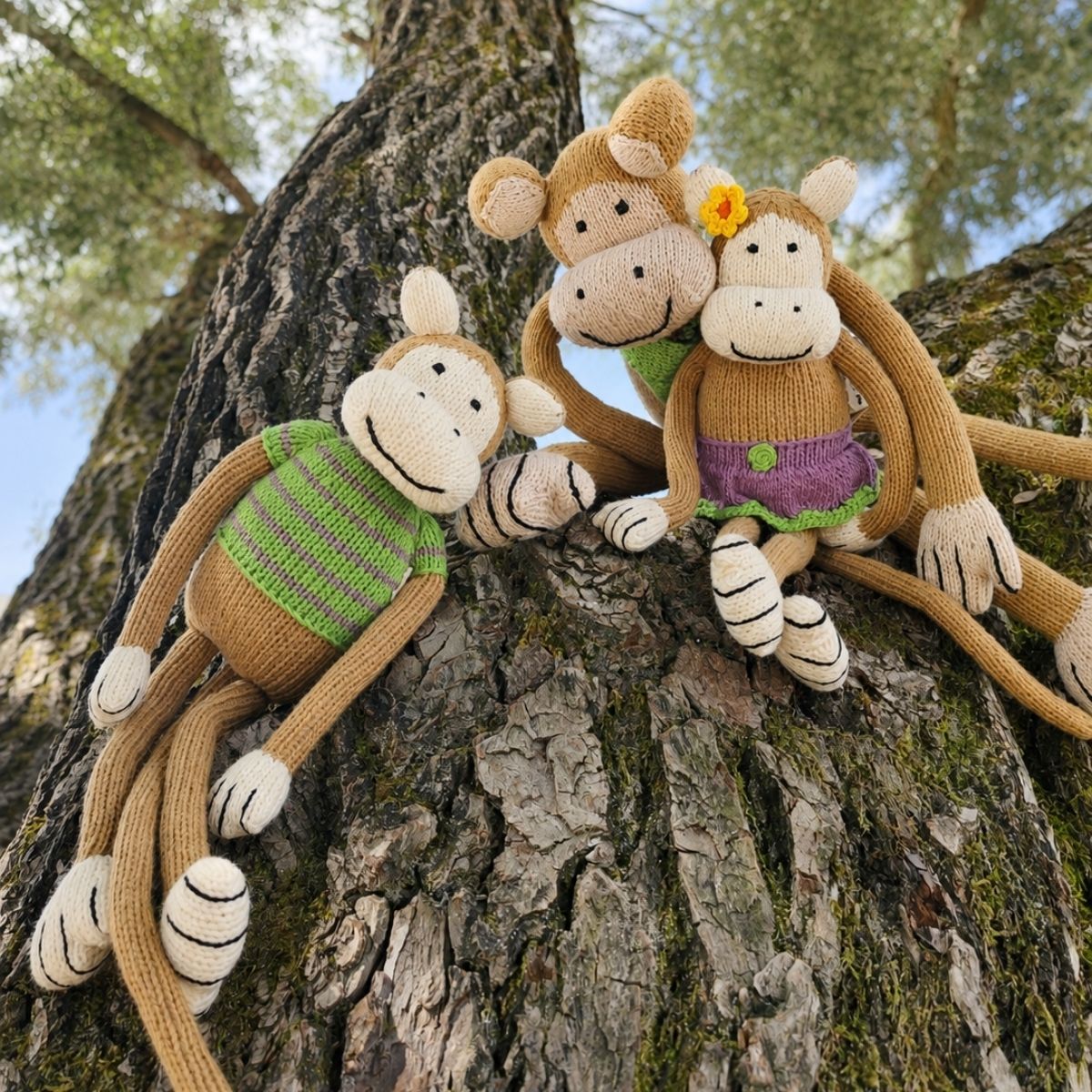 Kuscheltiere für Geschwister – handgestrickte Affenfamilie aus Bio-Baumwolle